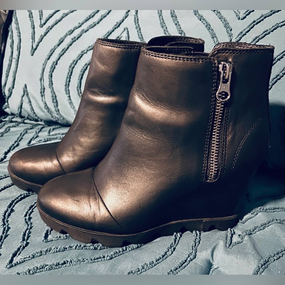 Sorel Joan Zip Up Black Leather Ankle Boots